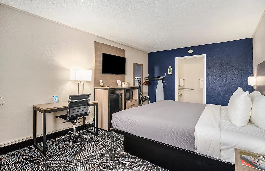 Rodeway Inn Grand Haven-1