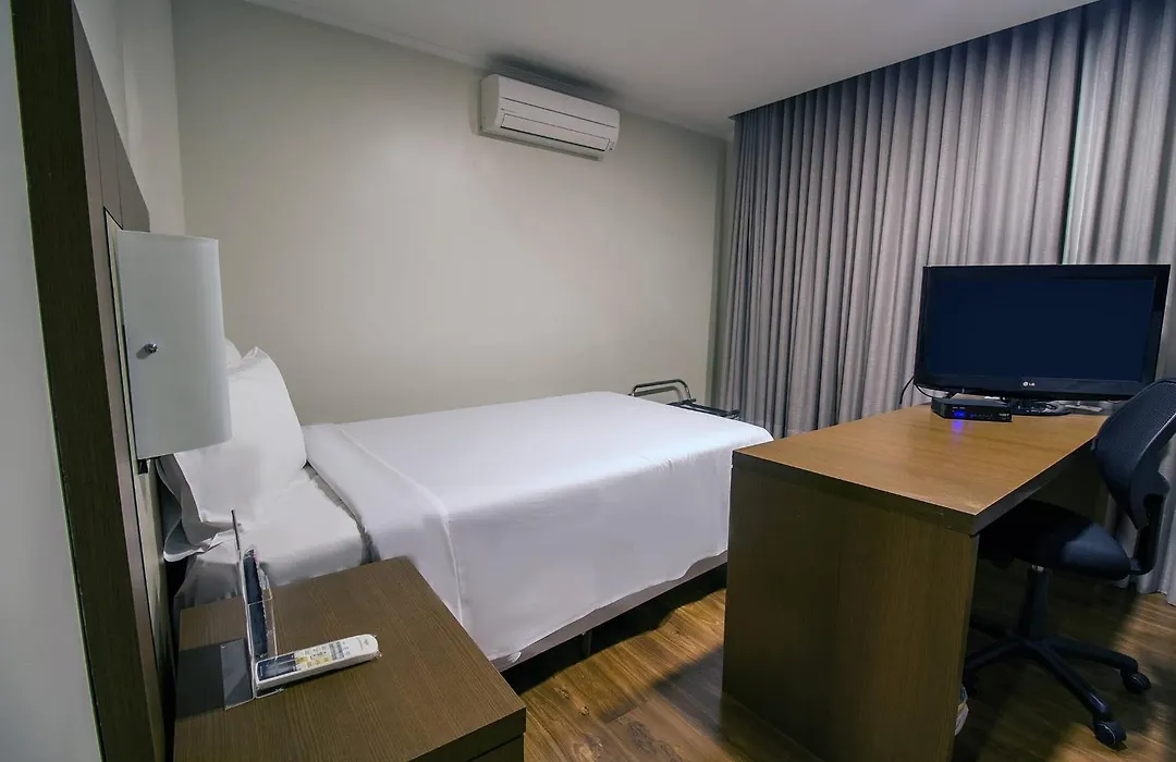 Hotel Deville Curitiba-1