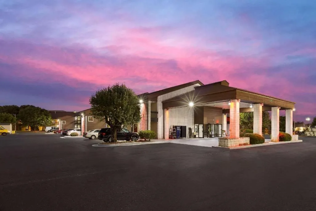 Econo Lodge-1