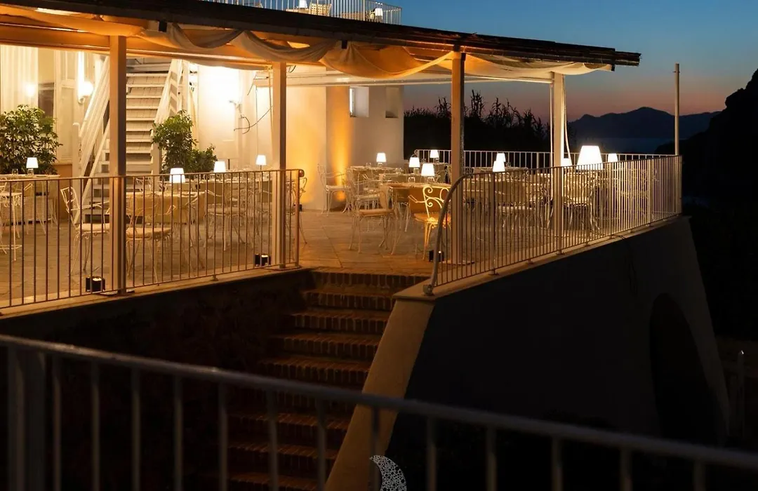 Hotel Chiaia Di Luna-1