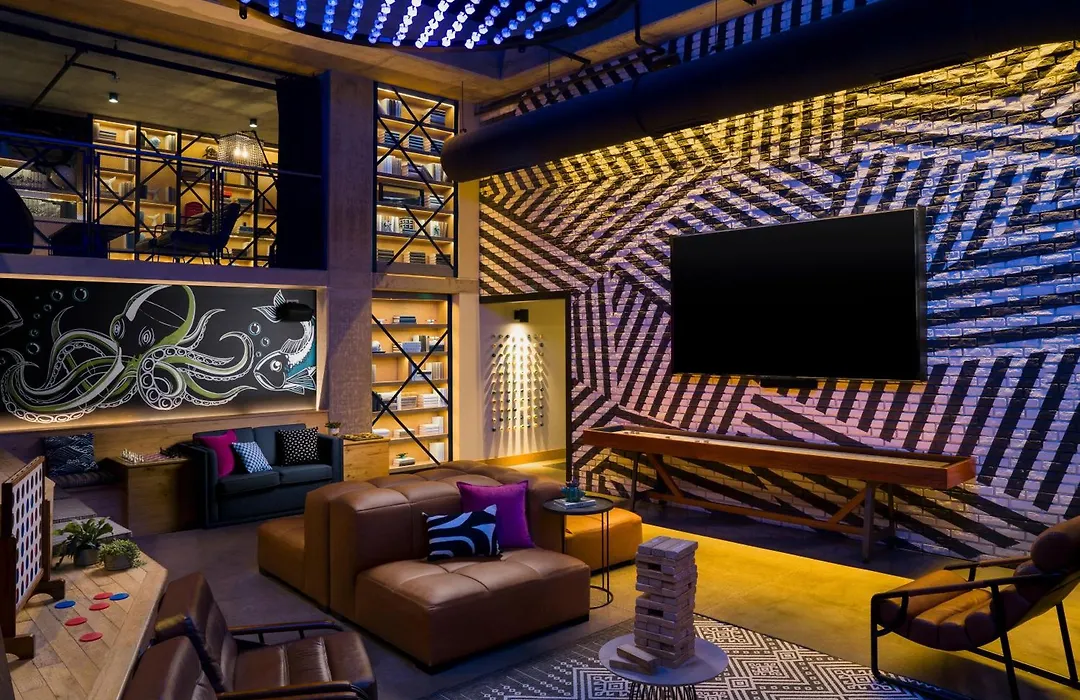 Moxy San Diego Gaslamp Quarter-1