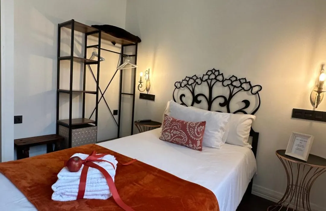 Claren'S Boutique Rooms-1