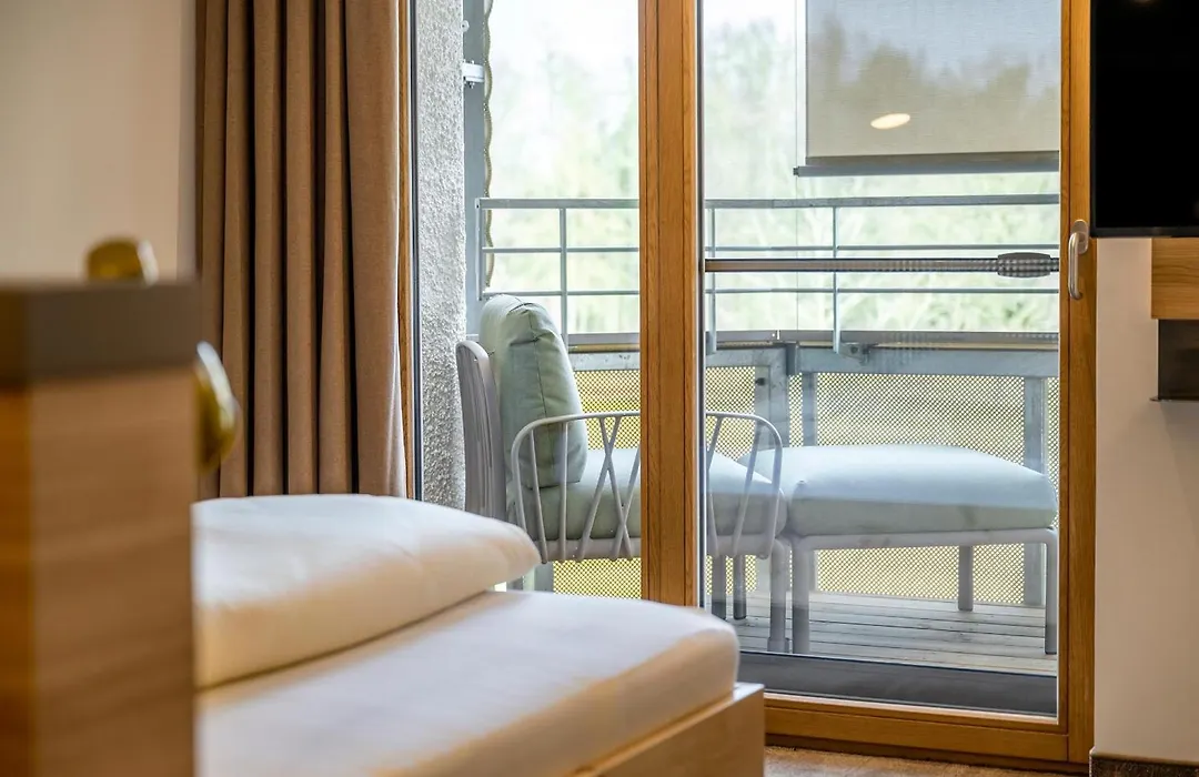 Hotel FrechDachs-1