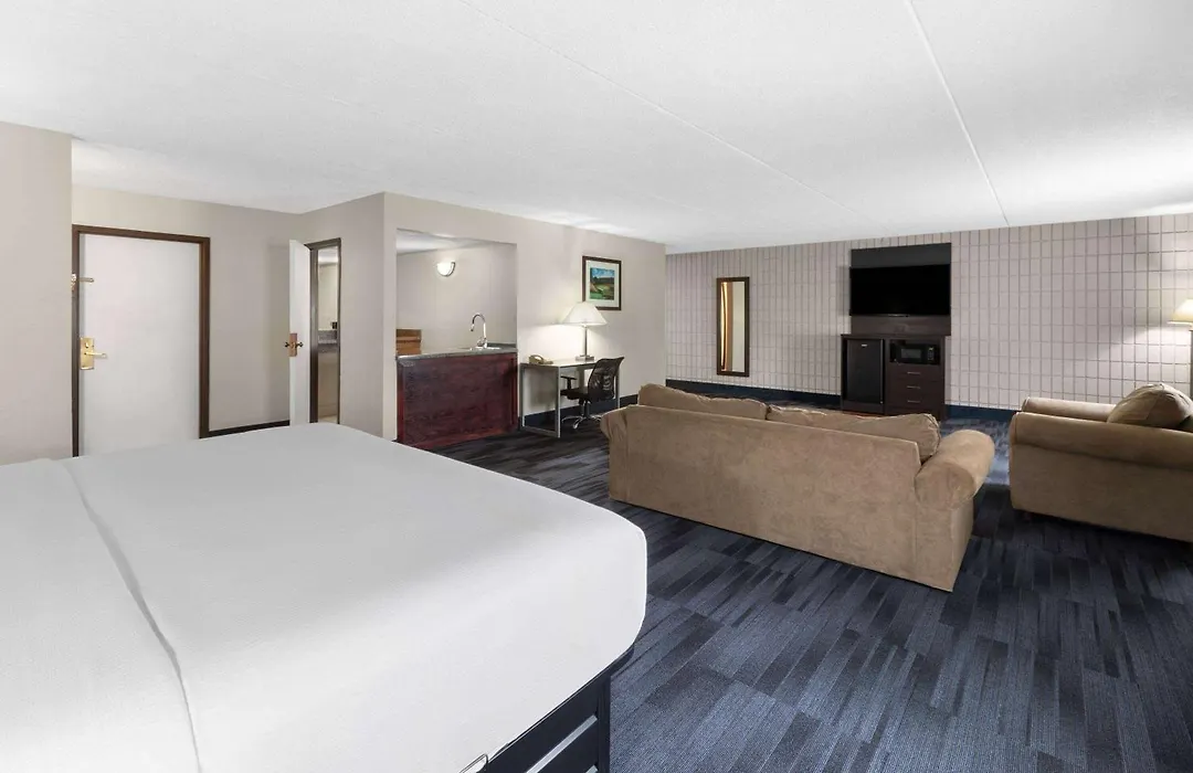 Baymont Inn And Suites By Wyndham Farmington, Mo-1