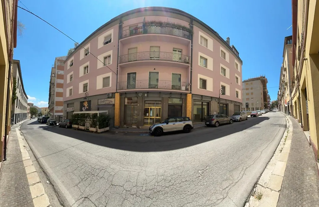 ESSENTIAL HOUSE in Centro Città con Parcheggio Privato e WIFI-1