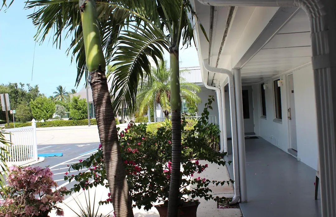 Economy Inn-1
