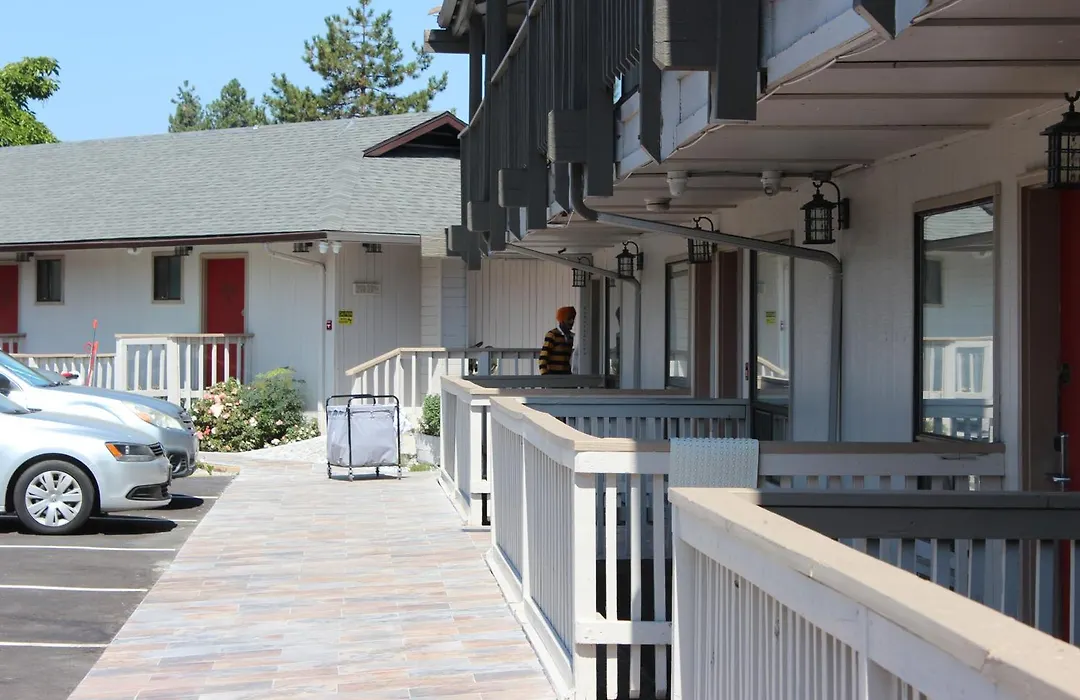Cedarwood Inn Of Ashland-1