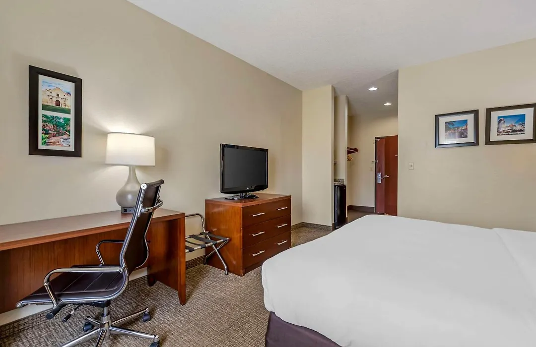 Comfort Inn & Suites Seguin-1