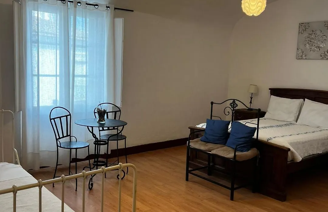 Avis Guesthouse-1