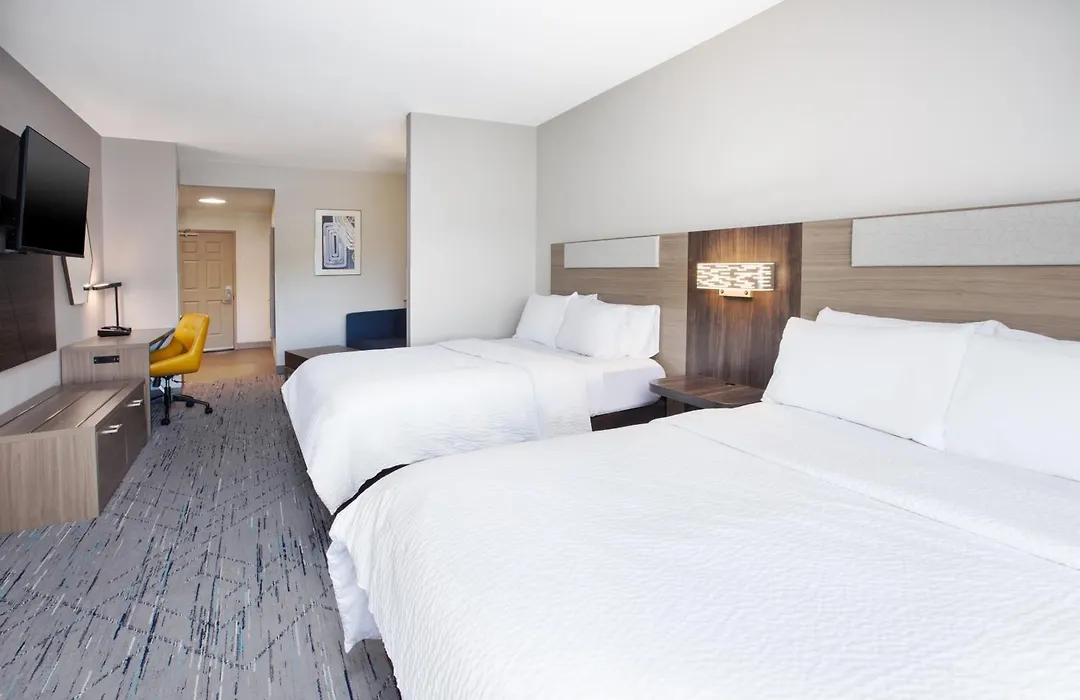 Holiday Inn Express & Suites Milwaukee Nw - Park Place By Ihg-1