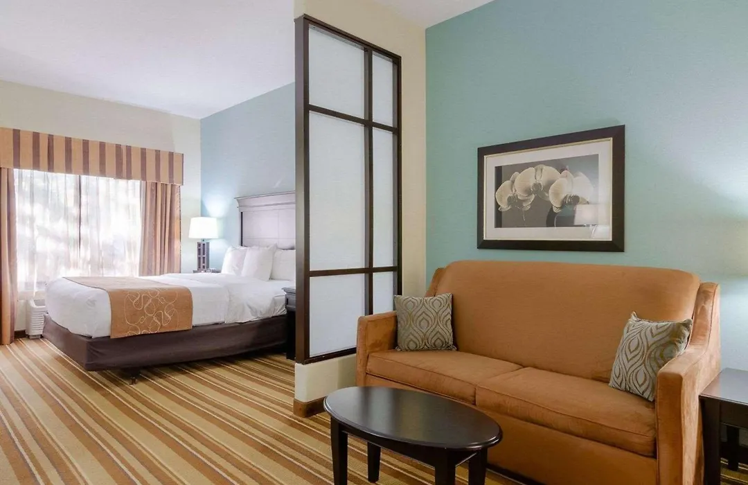 Comfort Suites Topeka Northwest-1