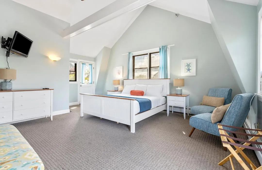 The Lighthouse Inn & Suites-1