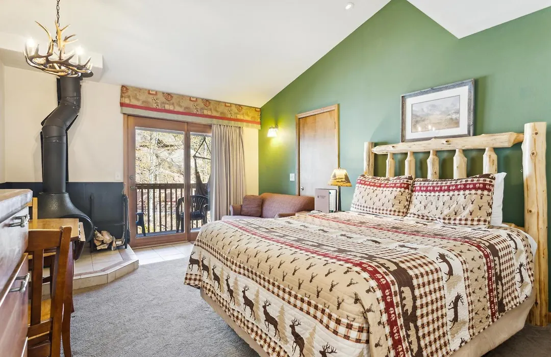 Ponderosa Lodge-1