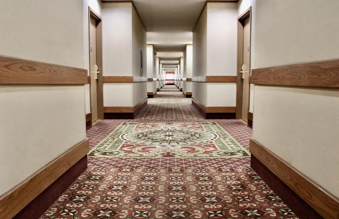 Carlton Lodge Hotel And Suites-1