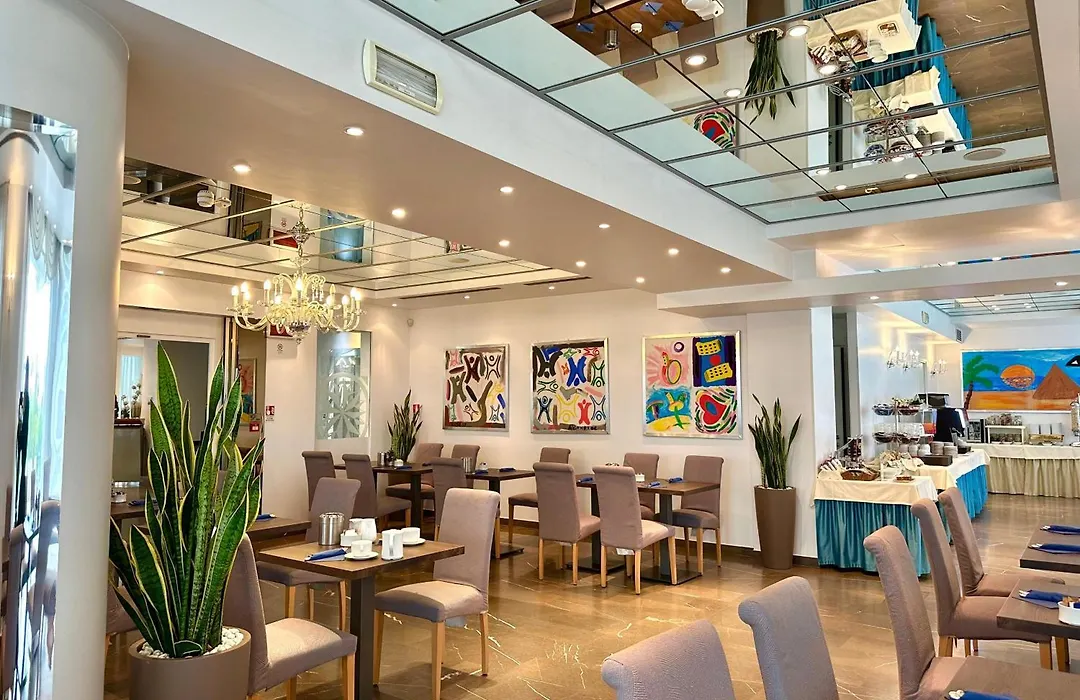Club House Hotel-1