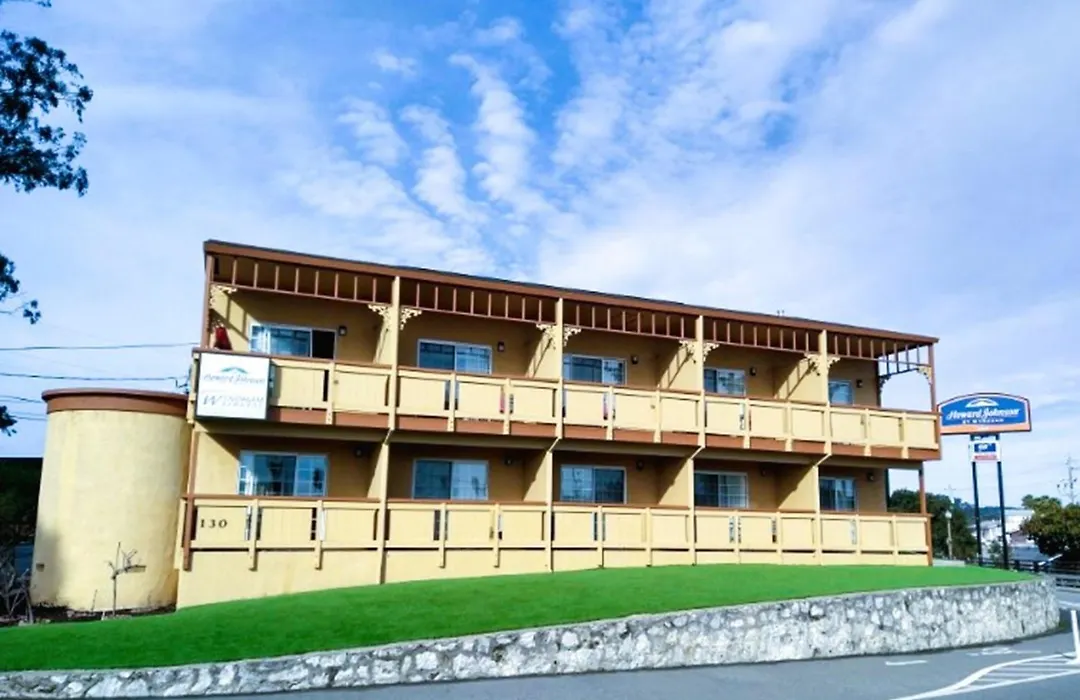 Howard Johnson By Wyndham Santa Cruz-1