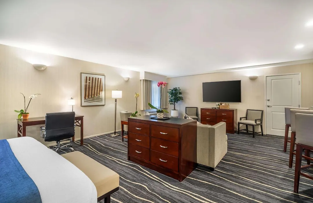 Best Western Plus Carpinteria Inn-1