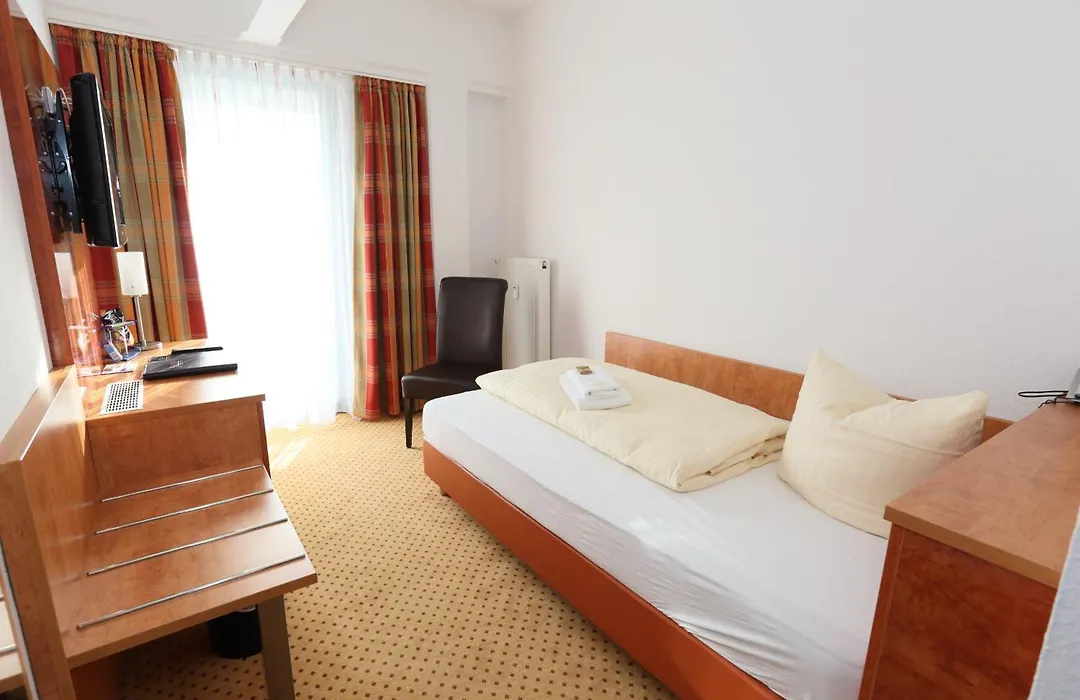 Hotel am Holzhafen-1