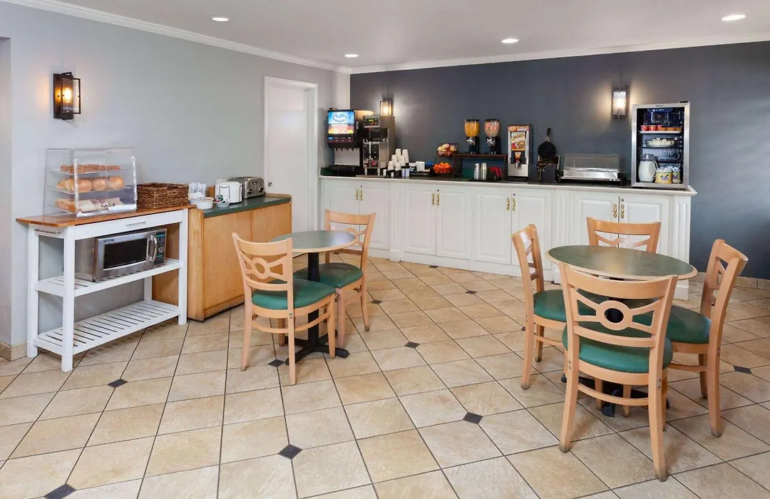 La Quinta Inn By Wyndham Cleveland Independence-1