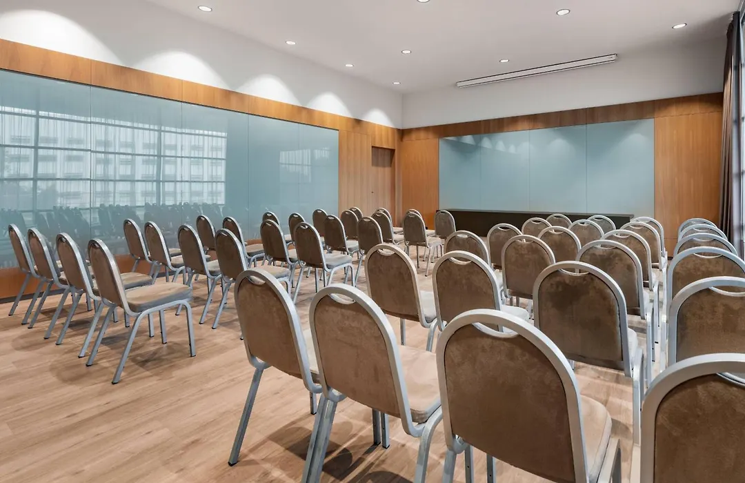 Ac Hotel Diagonal L'Illa By Marriott-1
