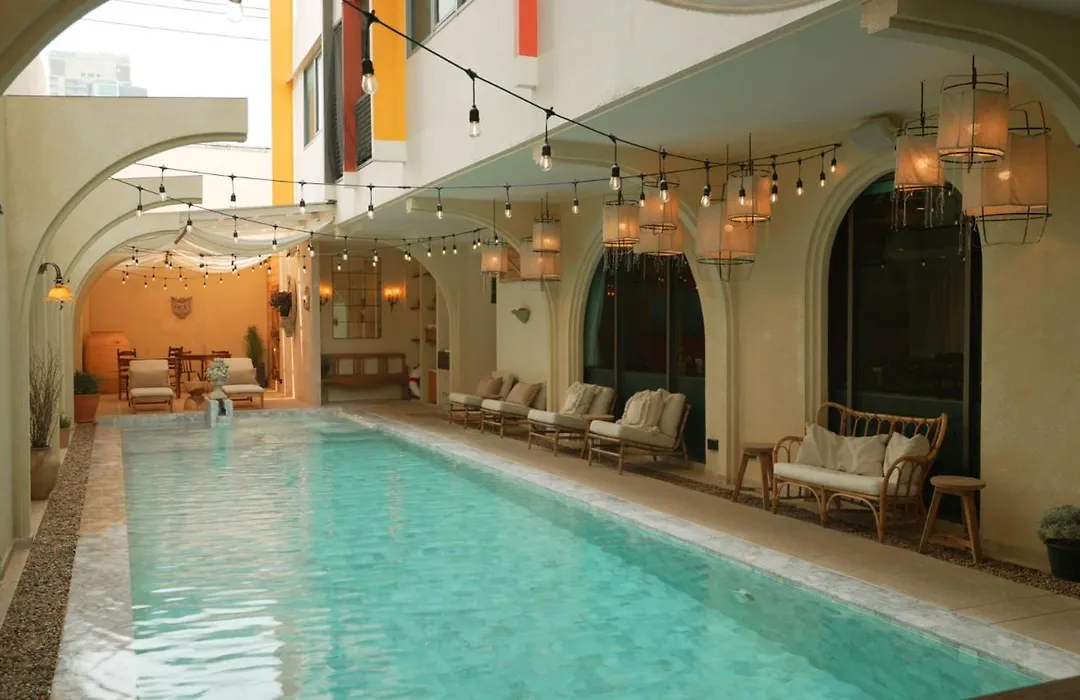 Bizotel Premier Hotel & Residence-1