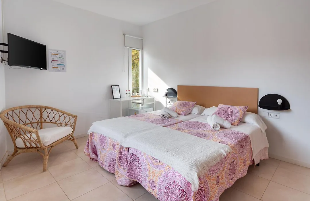 Sitges Beach Hostal-1