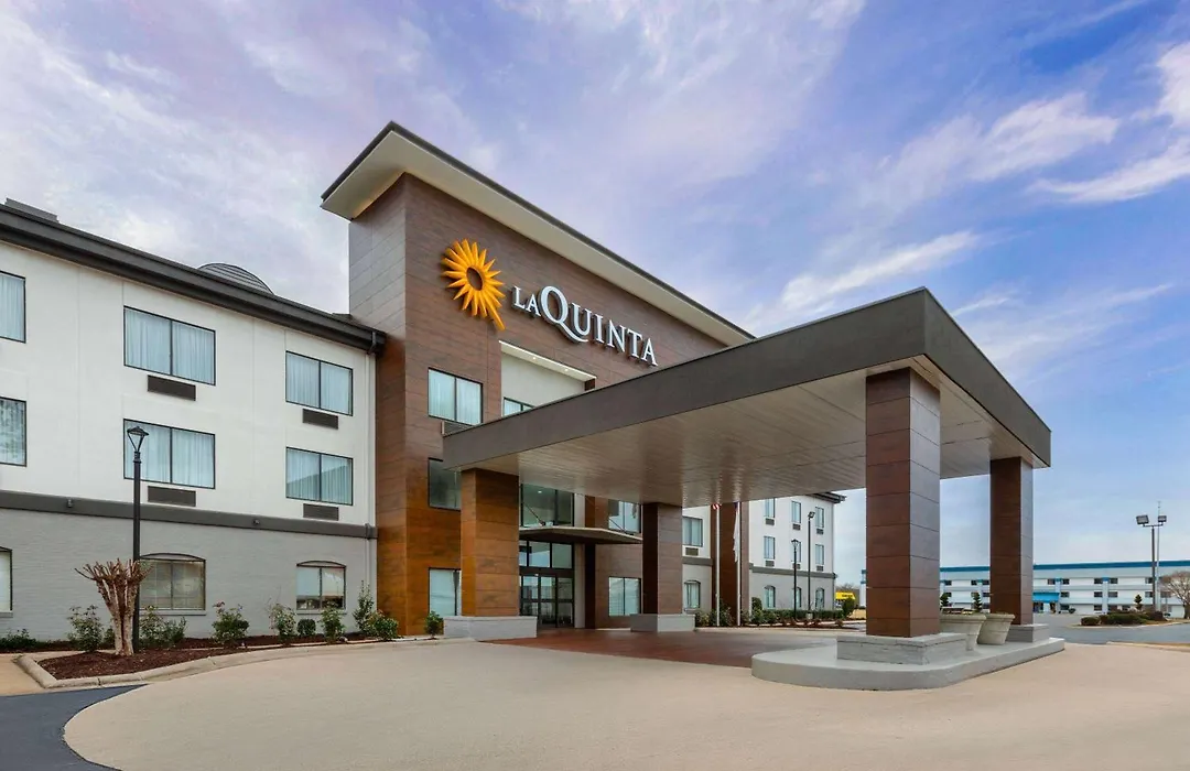 La Quinta Inn & Suites By Wyndham Meridian-1