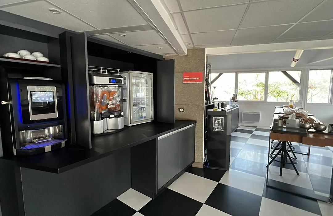Kyriad Direct Trappes-1
