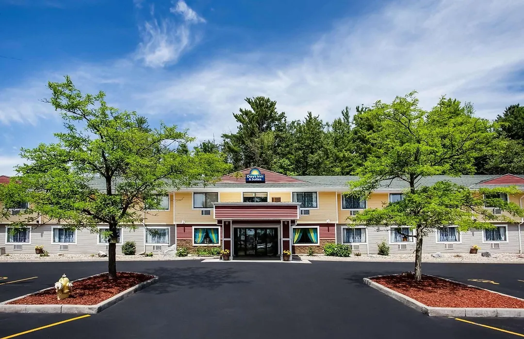 Days Inn & Suites By Wyndham Stevens Point-1