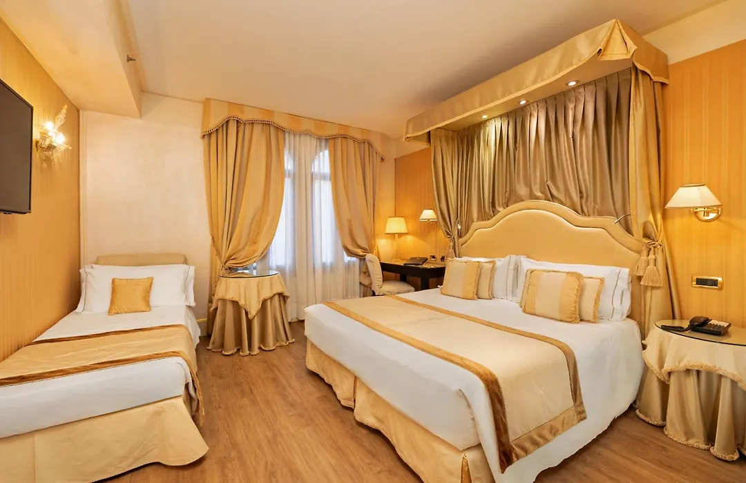 Hotel A La Commedia-1