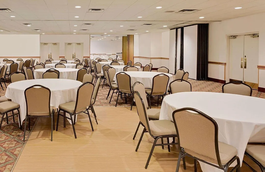 Ramada By Wyndham Marquette-1