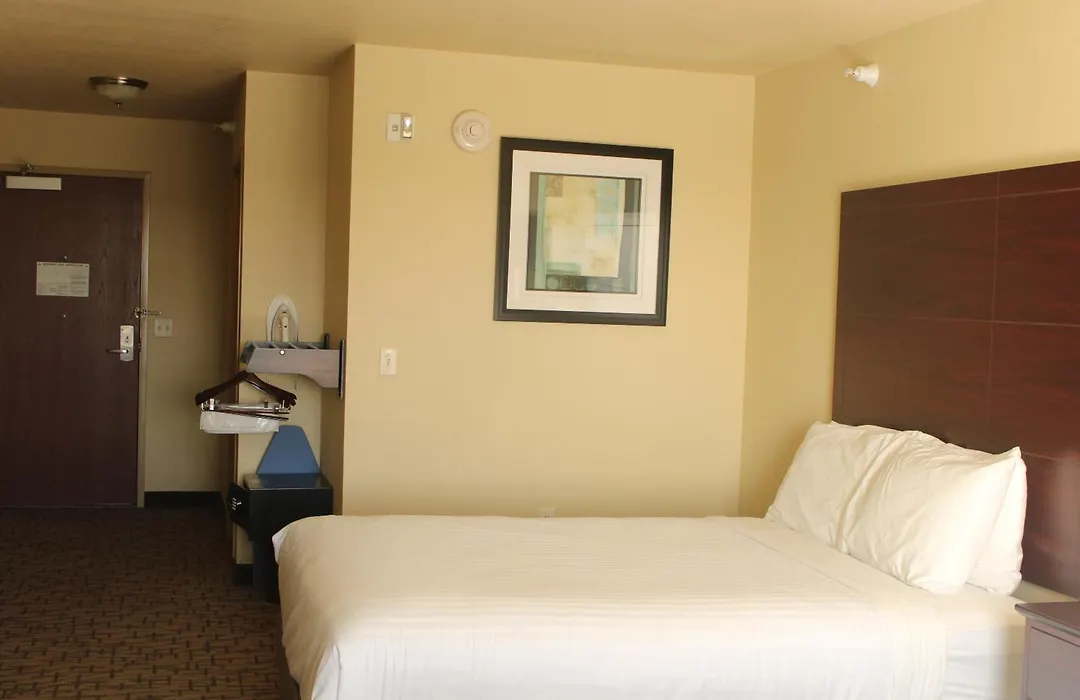 Cobblestone Hotel & Suites - Devils Lake-1