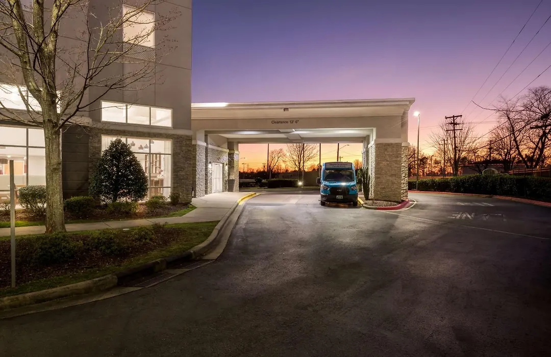 Hampton Inn & Suites Charlotte-Airport-1