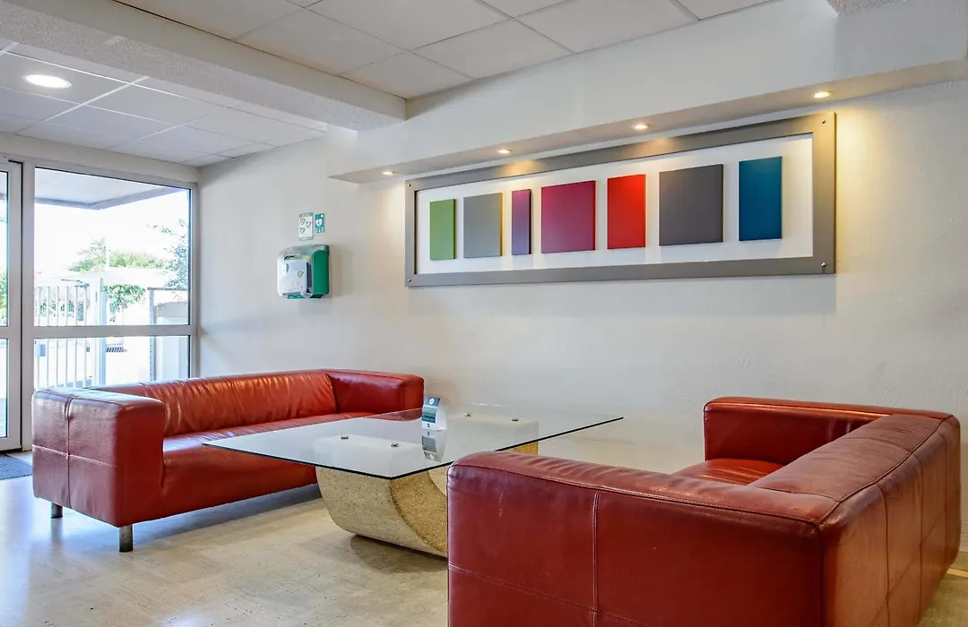 B&B HOTEL Nîmes Ville Active, parking sécurisé gratuit-1
