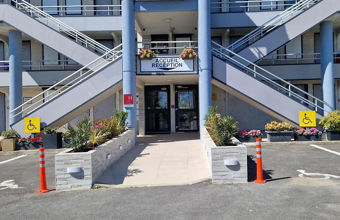 Fasthotel Roissy - Saint-Witz-1