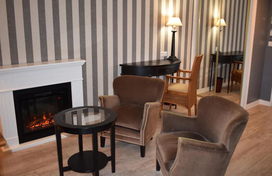 Le Trophée By M Hôtel Spa-1