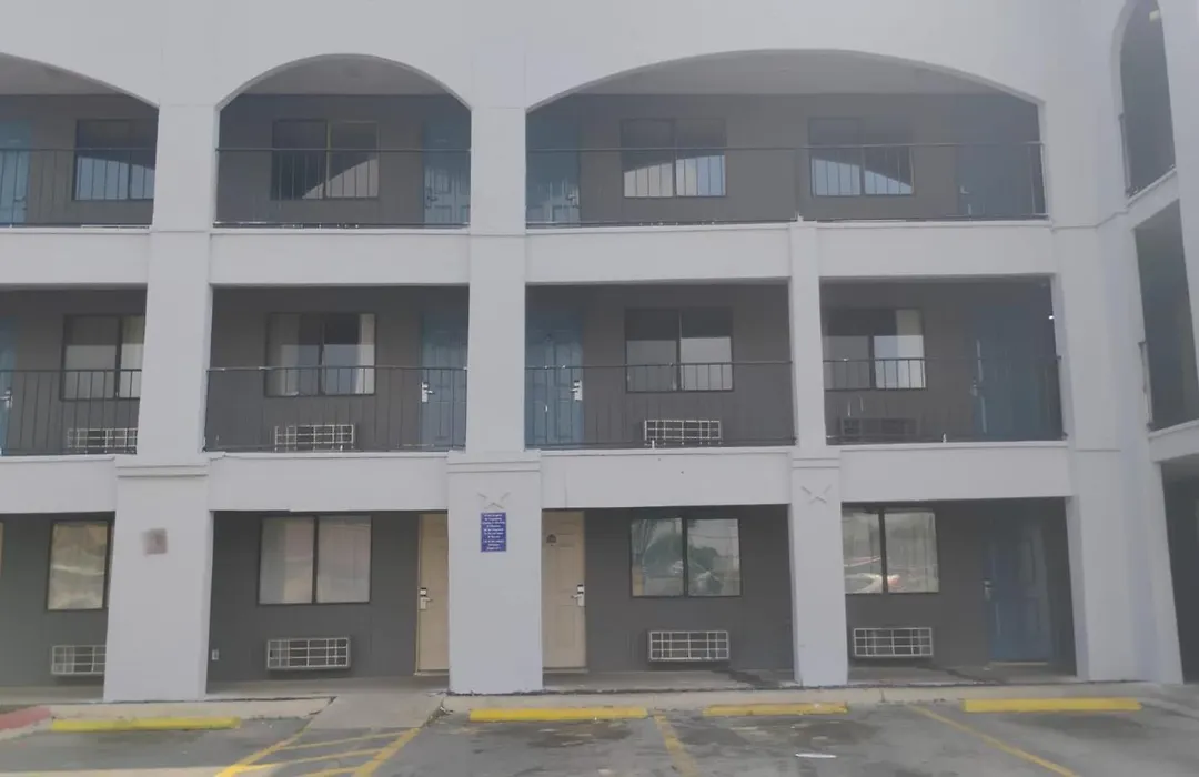 Hallmark Inn And Suites-1