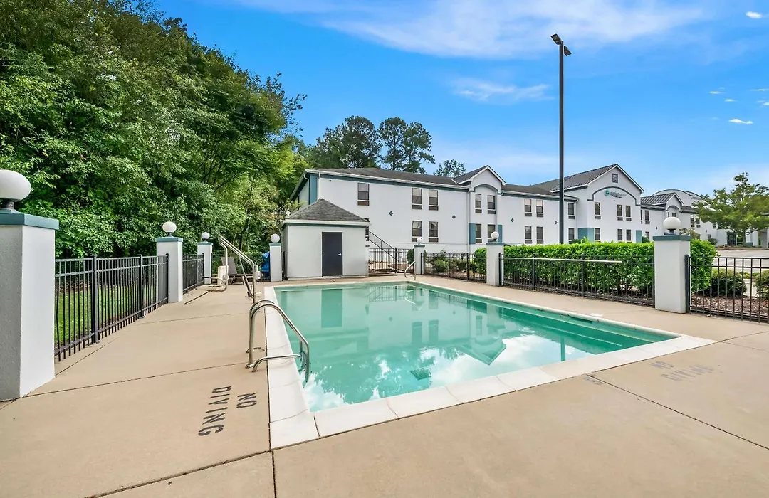 Clarion Pointe Apex - Holly Springs-1