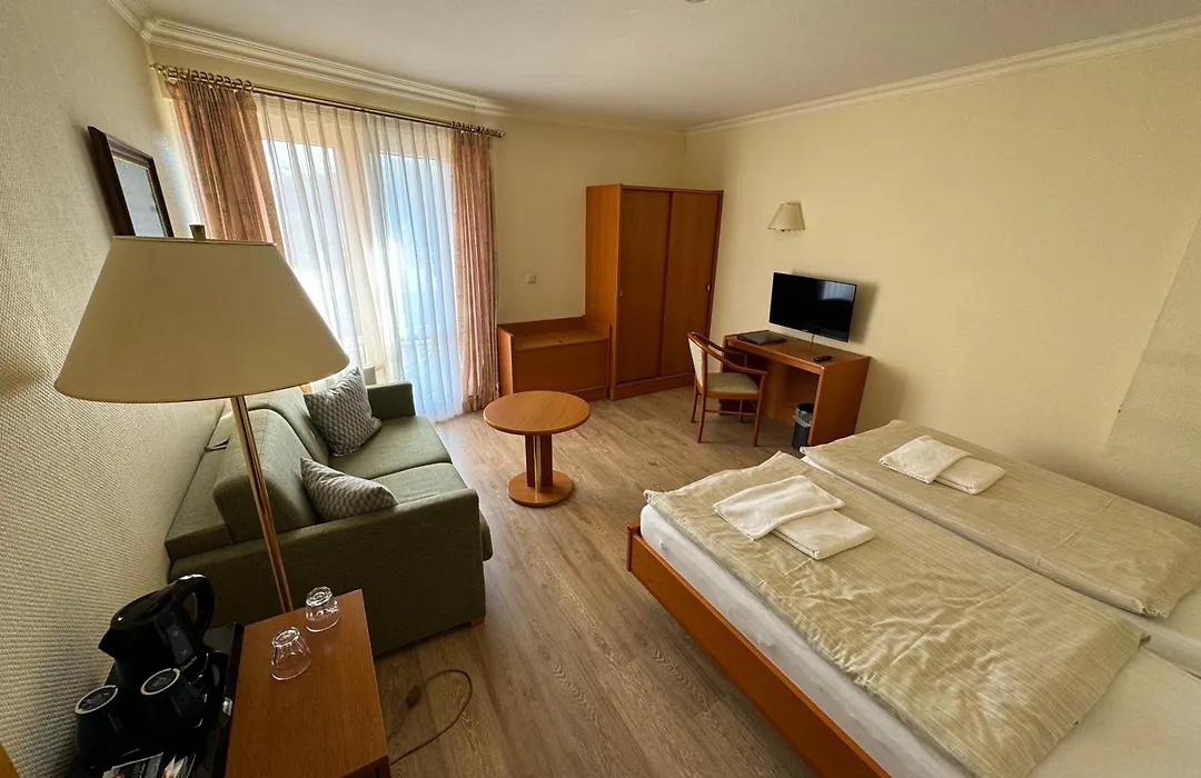 Hotel Garni Seeschlösschen-1