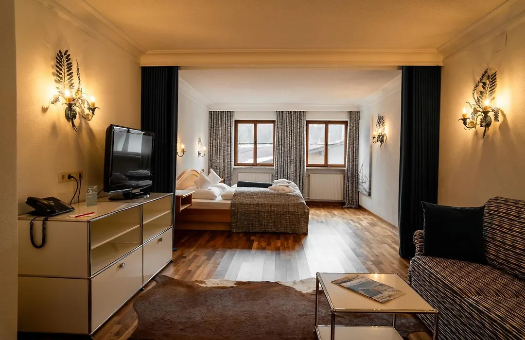 Hinterwies – Ski In / Lodge / Dine-1