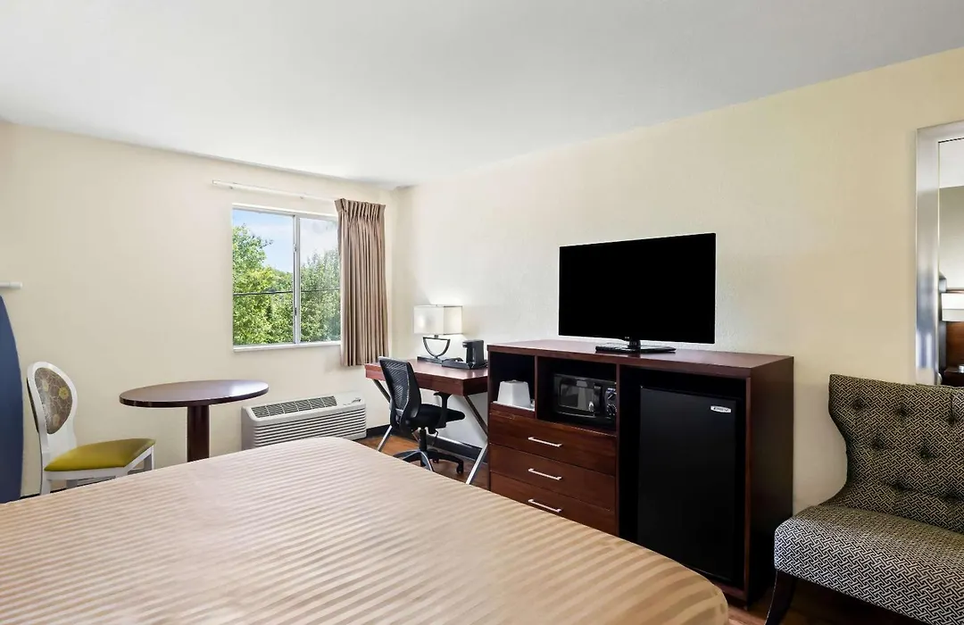 Econo Lodge Emporia-1