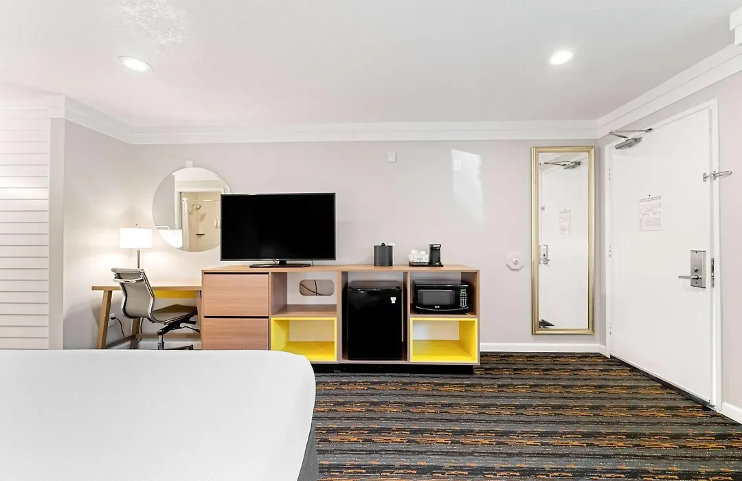 Days Inn By Wyndham San Diego Hotel Circle-1