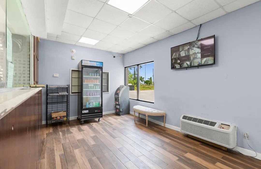 Travel Inn & Suites-1