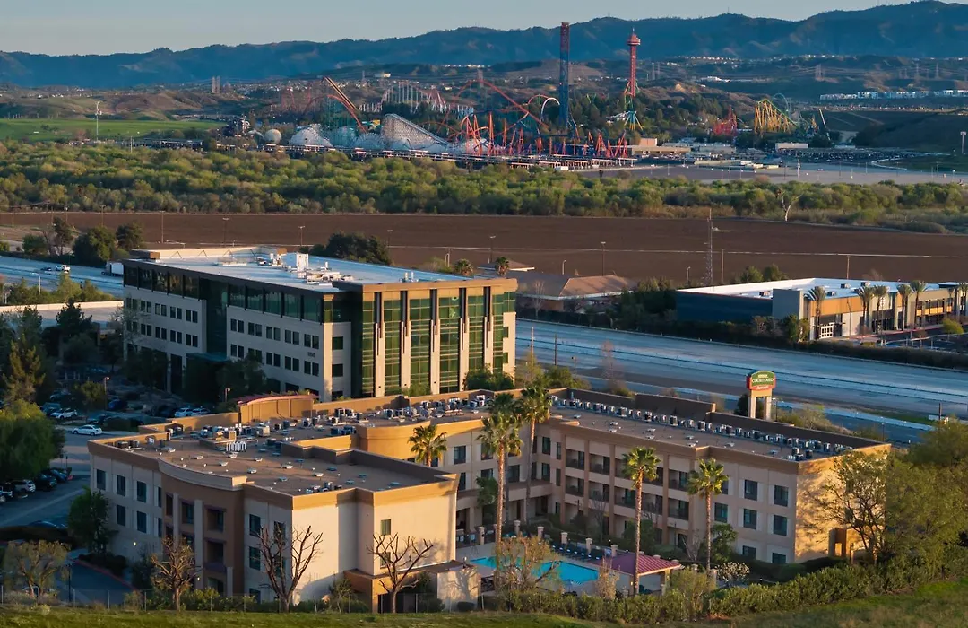 Courtyard By Marriott Santa Clarita Valencia-1