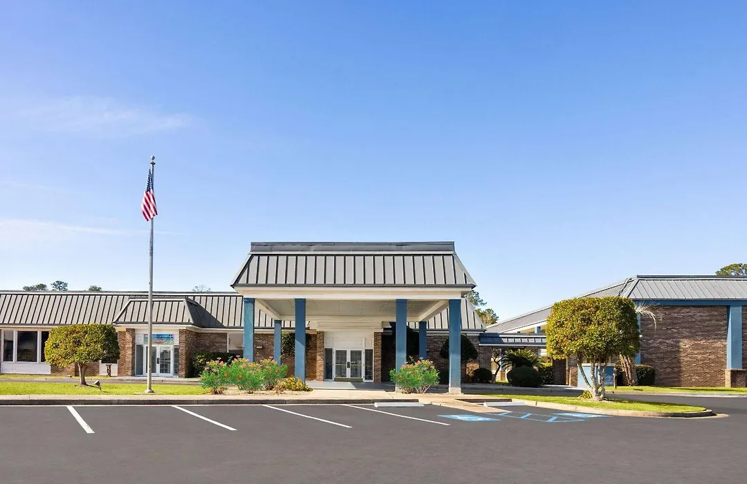 Days Inn By Wyndham Hinesville Near Fort Stewart, Newly Renovated, Free Hot Breakfast, Restaurant And Bar-1