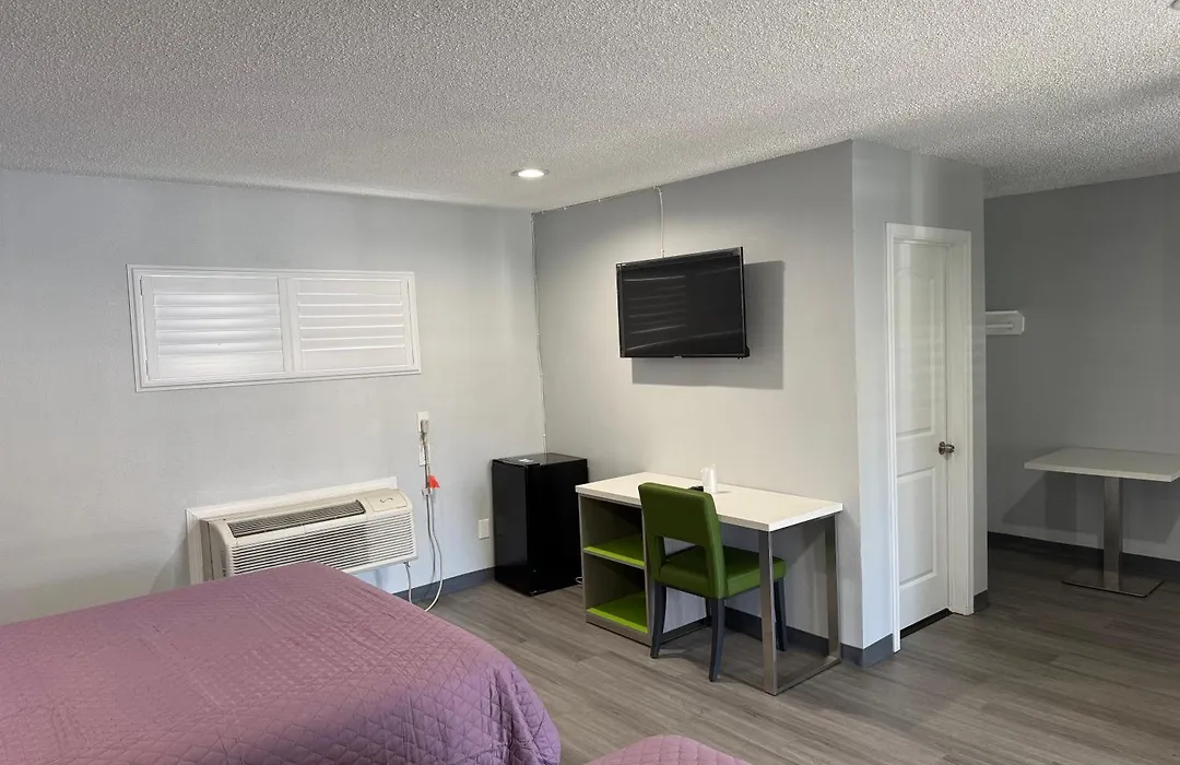 Hi-Way Host Motel-1