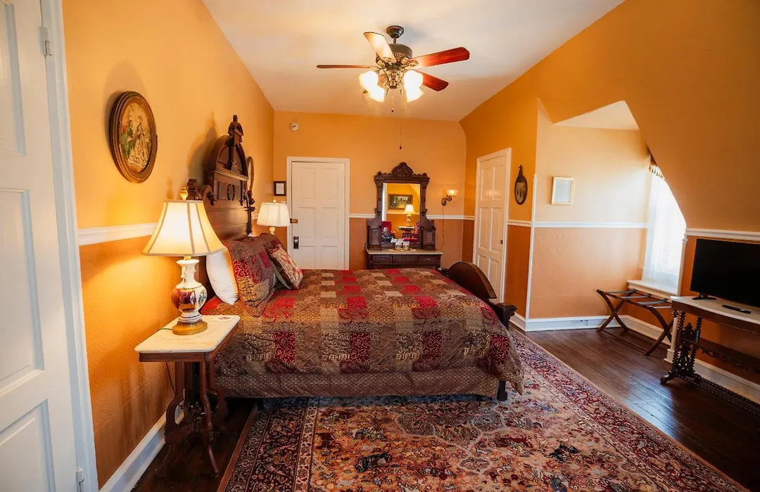 Gifford-Risley House Bed And Breakfast-1