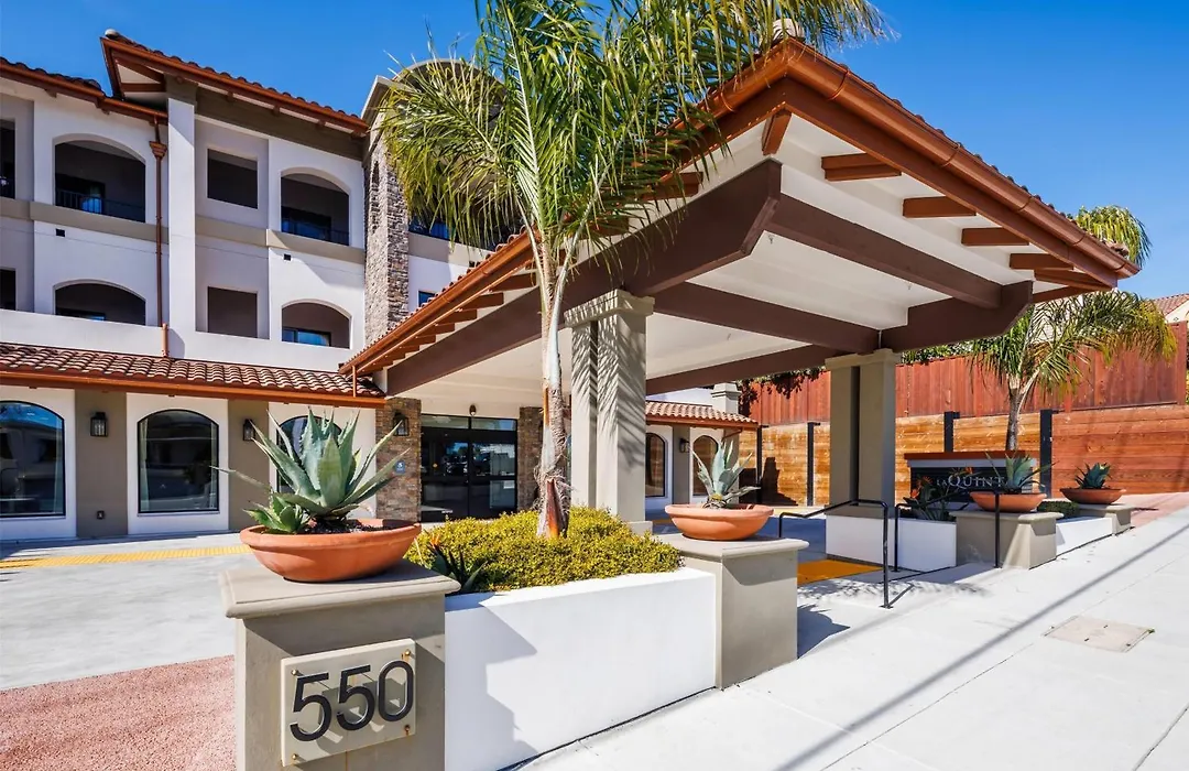 La Quinta Inn & Suites By Wyndham Santa Cruz-1