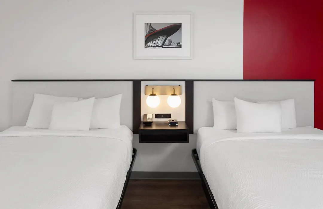 Ramada By Wyndham Milwaukee-1