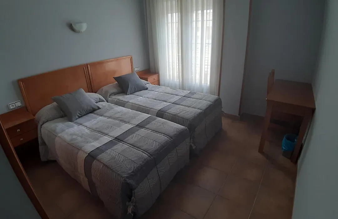 Hotel Los Leones, el más cercano a Warner-1
